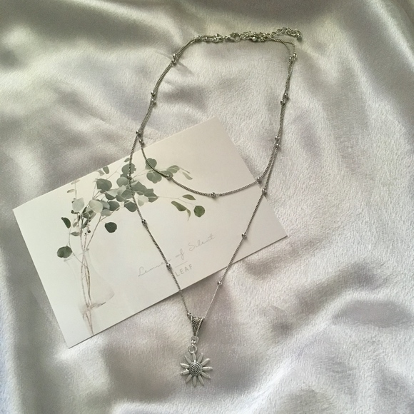 Daisy Pendent Silver Layered Choker Necklace - Picture 2 of 8